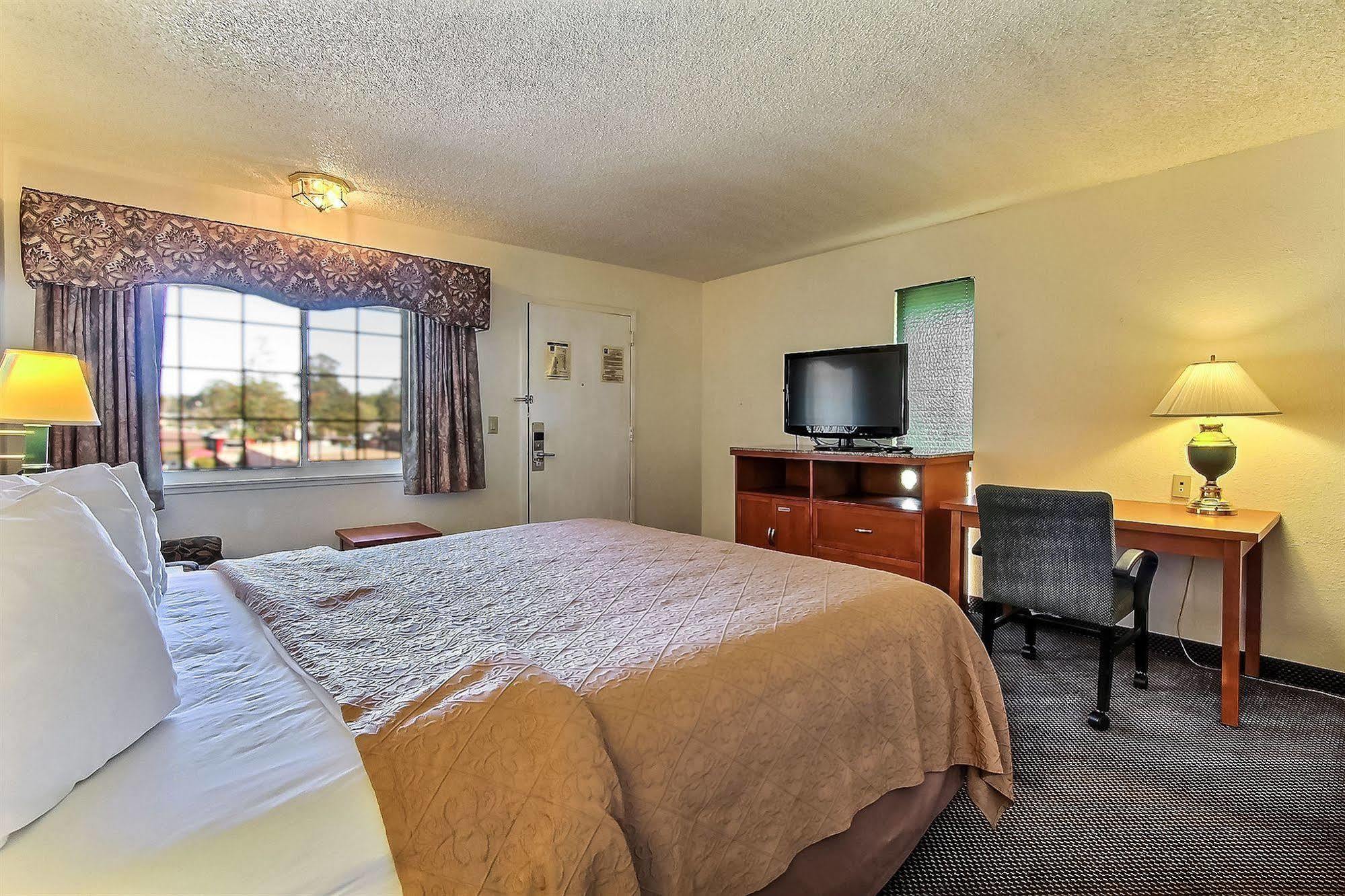 Quality Inn Санта Круз Екстериор снимка